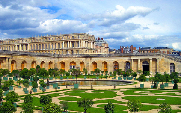 Khung cảnh sân vườn Lâu đài Versailles