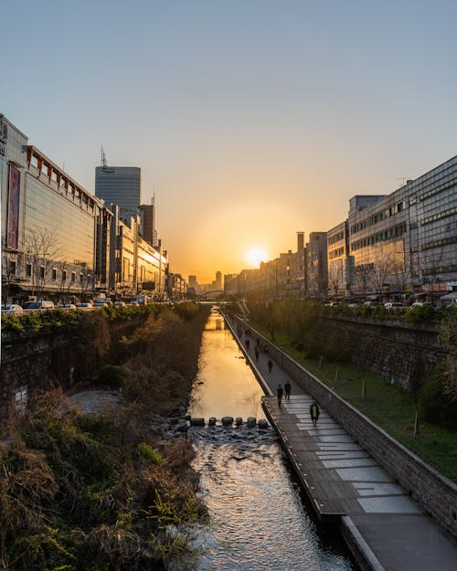 Một địa điểm du lịch thu hút ở Hàn Quốc - Suối Cheonggyecheon