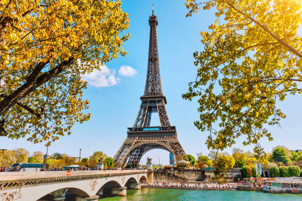 Tháp Eiffel - biểu tượng của nước Pháp quyến rũ