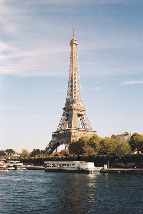 Hình ảnh tuyệt đẹp của biểu tượng tháp Eiffel