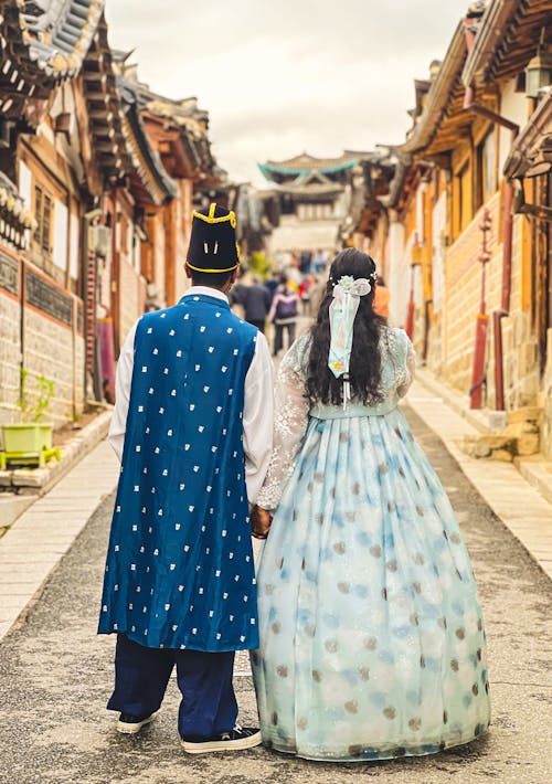 Cặp đôi mặc Hanbok tại Hàn Quốc