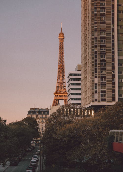 Đường phố và nhà cao tầng ở thành phố Paris