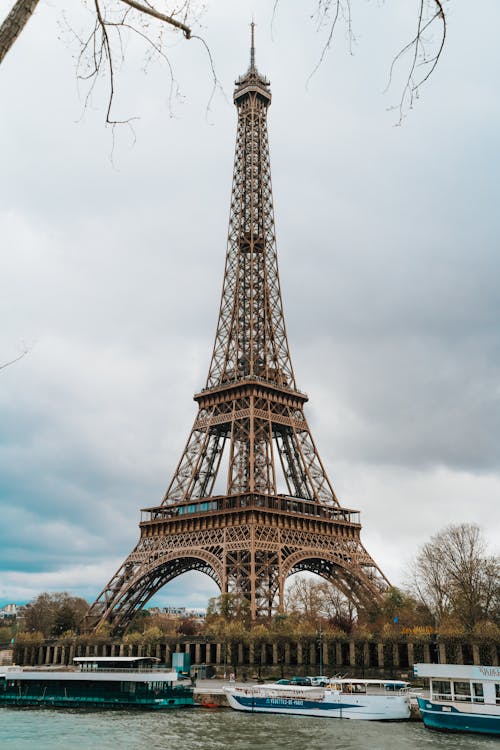 Ảnh chụp toàn cảnh tháp Eiffel cực đẹp