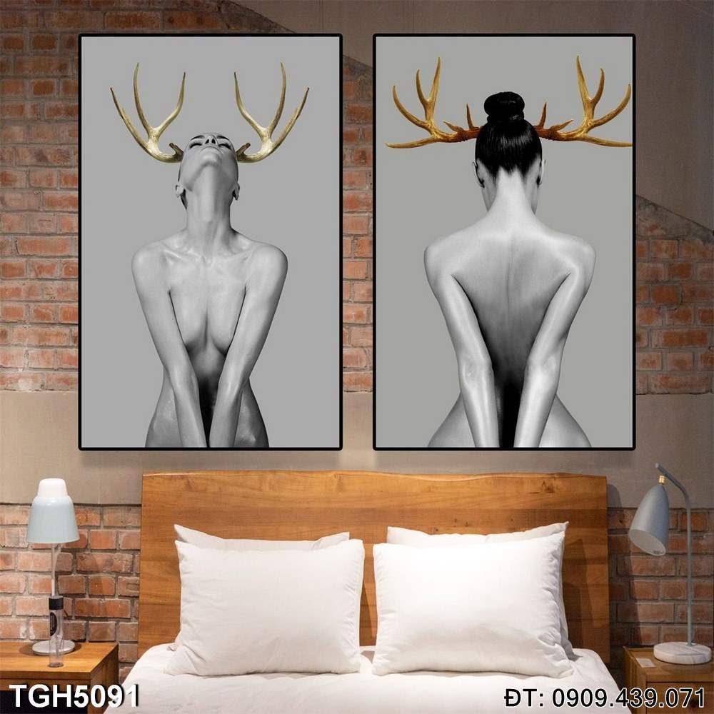 Đặt mua Bộ 2 tranh Cô gái đeo sừng hươu